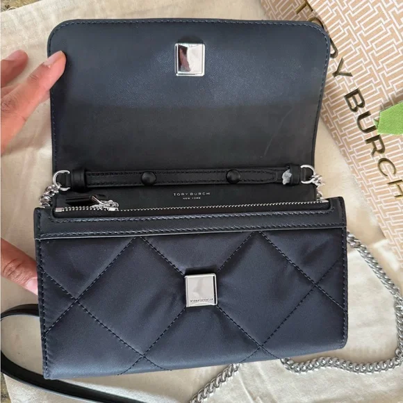 New Tory Burch WILLA QUILTED NYLONCHAIN WALLET Black - Picture 3 of 11